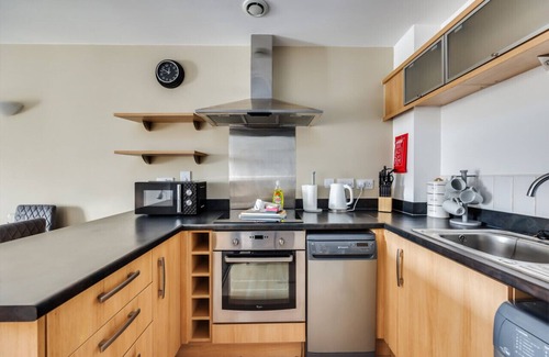 Northampton Apartment | Executive Apartment in City Centre Fast Wifi Smart TV Free Gym Access