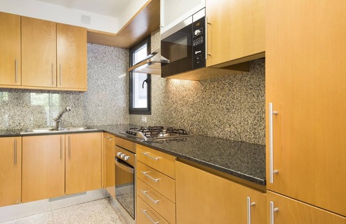 Sant Gervasi Apartment | Executive Apartment for 6 Near Barcelona's center