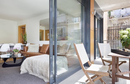 Sant Gervasi Apartment | Executive Apartment for 6 Near Barcelona's center