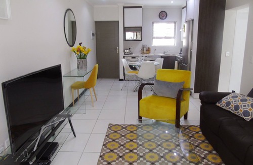 Greater Johannesburg Metropolitan Area Condo | Executive condo with a tasteful retro touch