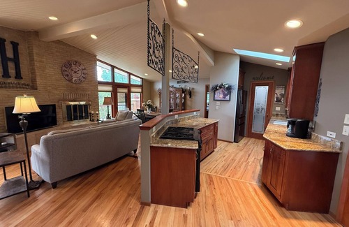 Rapid City House | Executive Custom west side home, 10 minutes to downtown, 1 acre, in city limits