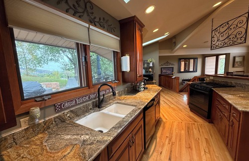 Rapid City House | Executive Custom west side home, 10 minutes to downtown, 1 acre, in city limits