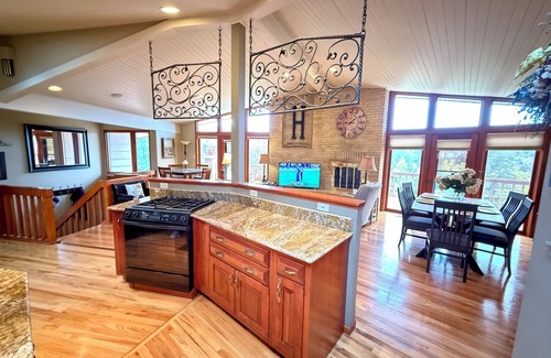 Rapid City House | Executive Custom west side home, 10 minutes to downtown, 1 acre, in city limits