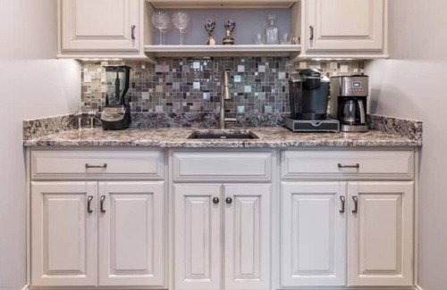 Buechel House | Executive East End Derby Home with Heated Pool