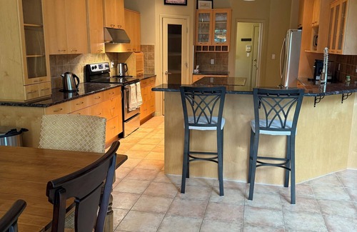 Southwest Edmonton House | Executive House in Southwest Edmonton