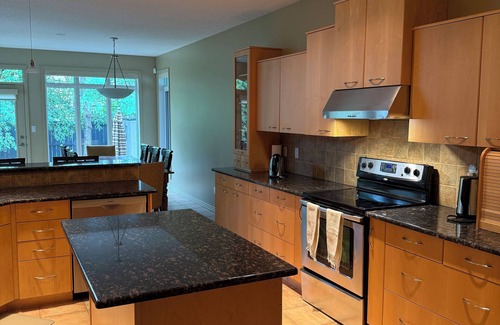 Southwest Edmonton House | Executive House in Southwest Edmonton