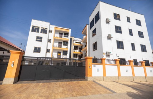 Accra Apartment | Executive Large Room with Ensuite - just 25 mins drive from the Airport