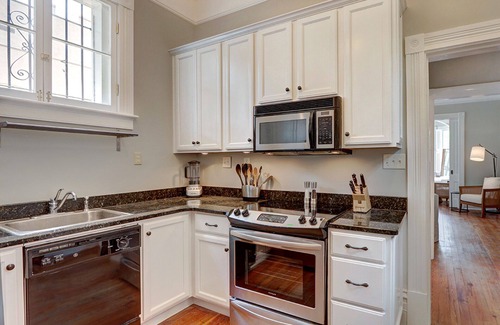Historic Downtown Savannah Apartment | Executive Rental for Extended-Stays, Pool Access