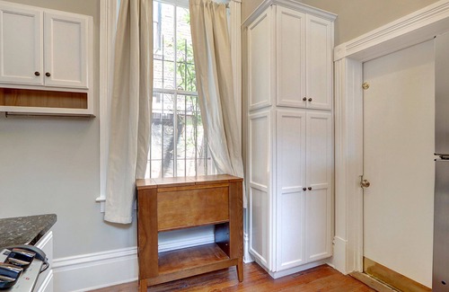 Historic Downtown Savannah Apartment | Executive Rental for Extended-Stays, Pool Access