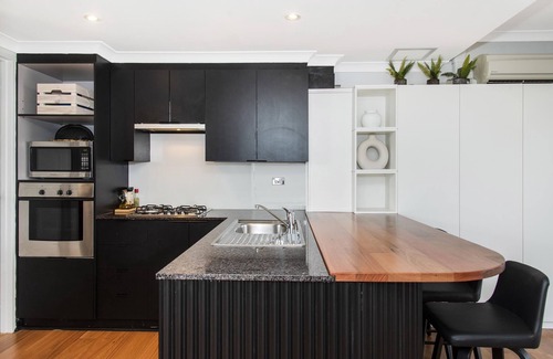 Subiaco Apartment | Executive style first floor apartment with loft