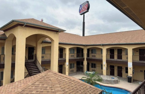 Edinburg Apartment | Executive Suite