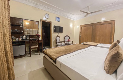 D.H.A. Hotel | Executive Triplet Room with One King and One Single Beds, Fully Equipped!
