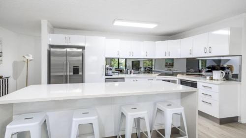 Bongaree House | Executive Unit In The Treetops