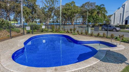Bongaree House | Executive Unit In The Treetops