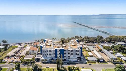 Urangan Apartment | Executive Waterfront Apartment - Palms at The Pier