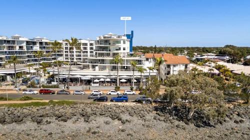 Urangan Apartment | Executive Waterfront Apartment - Palms at The Pier