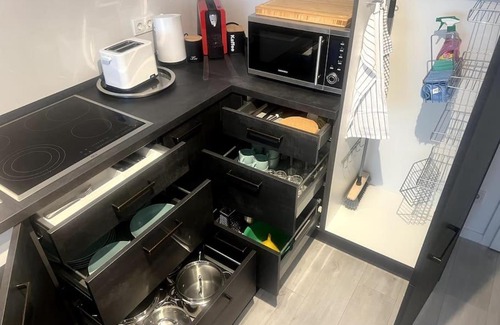 Bergisch Gladbach Apartment | Exklusive 2 Zimmer Wohnung mit hochwertigen Möbeln