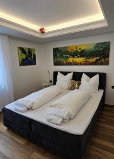 Stuttgart Apartment | Exotic Tropical Palace - ComfyHome Apartments Stuttgart