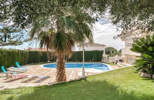 Roda de Bara Villa | Exotic Villa in Roda de Barà with Private Pool