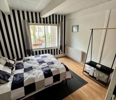 Quartier de la Goutte-d'Or Apartment | Expérience cinéma immersif dans appartement rénové près de Montmartre