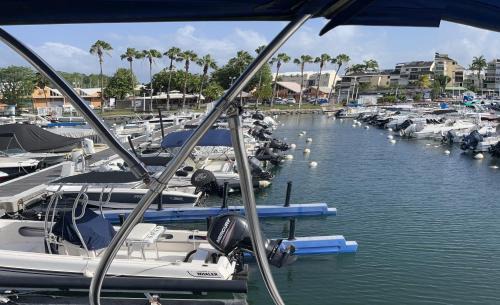 Malendure Boat Rental | Expérience unique sur un bateau