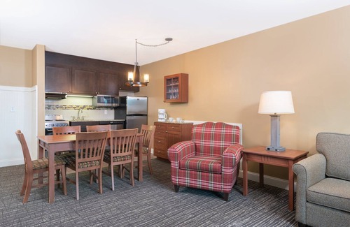 West Dover Condo | Expansive 2BR | Sleeps 10 | Ski-In