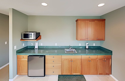 Neskowin House | Expansive Beach Retreat | 2 Decks & Balcony | Corner Lot, 50’ to Ocean