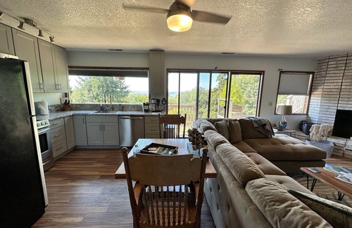 North Bend Apartment | Expansive views of iconic McCullough Bridge, and bay with beautiful sunsets