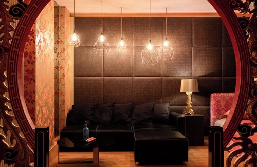 Ghent Bed & Breakfast | Experience a unique overnight stay in the Shanghai suite!