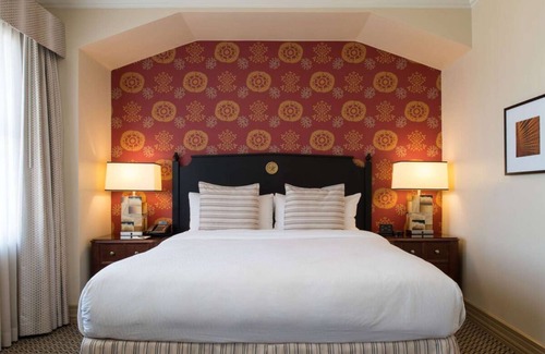 Downtown Austin Hotel | Experience Art Deco Elegance! Spacious Suite with Kitchenette, Pets Allowed!
