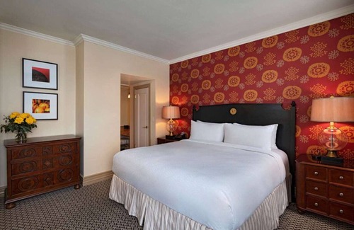 Downtown Austin Hotel | Experience Art Deco Elegance! Spacious Suite with Kitchenette, Pets Allowed!