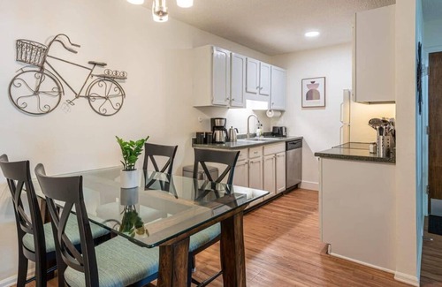 Glenwood Grove - North Iris Apartment | Experience Boulder: 1BR With all the Local Charm