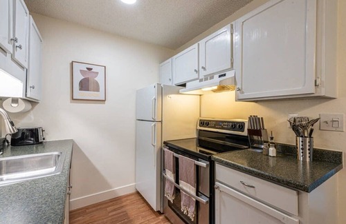 Glenwood Grove - North Iris Apartment | Experience Boulder: 1BR With all the Local Charm