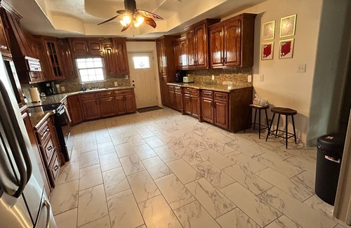 McAllen House | Experience comfort and convenience in this beautifully appointed McAllen retreat