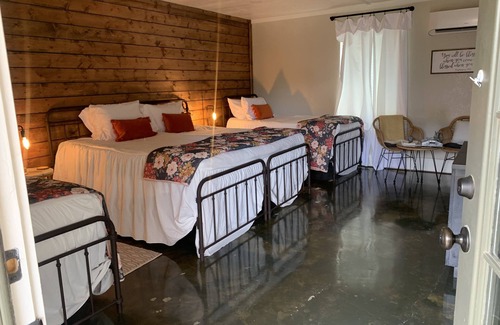 Canton House | Experience East TX@ElKen Retreat:Spa,Pool,Hot tub,Massage,Breakfast,Relax Suite2