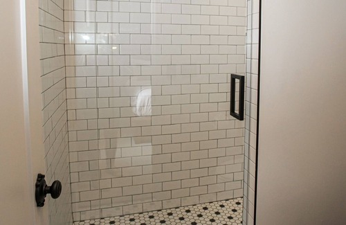 Jacksonville Hotel | Experience historic Jacksonville! This 1 BR Queen Guest Room offers boutique charm in the heart of wine country. Walk to the Britt Festival, Nespresso machine included. Ideal for a downtown escape for two.