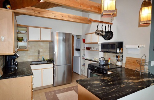 Mears House | Experience lakeside relaxation at Sunset Escape Cottage