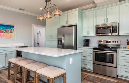 Dauphin Island House | Experience luxury at Blue Pearl, a stunning 5-bedroom beachfront home in Dauphin Island