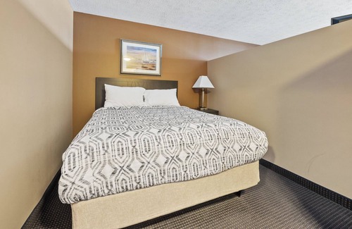 Put-in-Bay House | Experience Luxury and Comfort in Our Spacious Suite with Room Divider 318