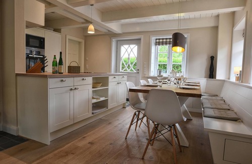 Wyk auf Foehr House | "Experience luxury and relaxation at the Krabbenhus on the North Sea!"
