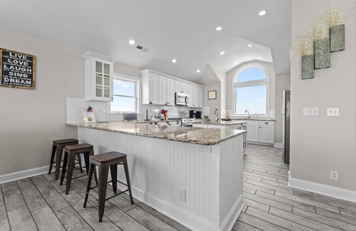 South Nags Head House | Experience luxury at Turquoise Turtle in Nags Head, perfect for up to 16 guests.