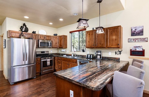 Williams Cabin | Experience Luxury near Williams & Grand Canyon: Your Cool Mountain Getaway!