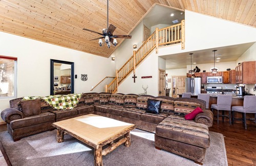 Williams Cabin | Experience Luxury near Williams & Grand Canyon: Your Cool Mountain Getaway!