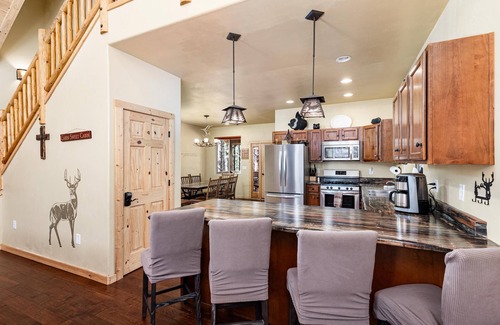 Williams Cabin | Experience Luxury near Williams & Grand Canyon: Your Cool Mountain Getaway!