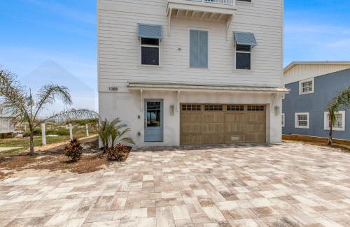 Ocean Cay House | Experience oceanfront luxury with this spacious 5-bedroom house