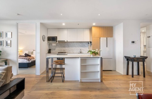 Port Melbourne Apartment | Experience Port Melbourne on Delightful Dow Street