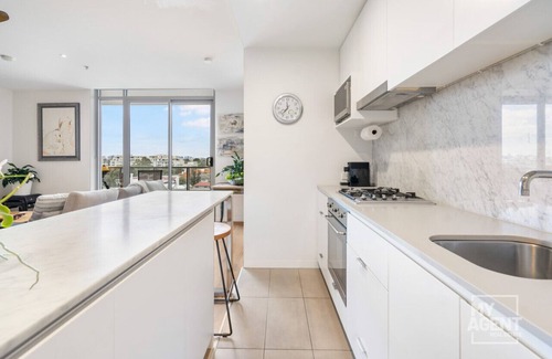 Port Melbourne Apartment | Experience Port Melbourne on Delightful Dow Street