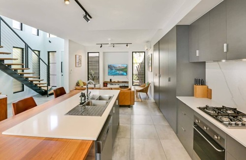 Palm Cove Villa | Experience Serenity and Style at Carinya – Your Private Oasis in Palm Cove