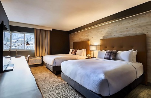 Vail Hotel | Experience Skiing Excellence at Our Vail Retreat: Suite w/Fireplace