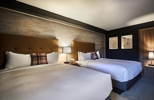 Vail Hotel | Experience Skiing Excellence at Our Vail Retreat: Suite w/Fireplace